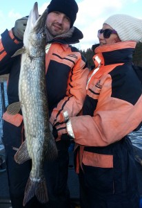 Gäddfiske i Silver Eagle båten! Fiskeguidning med fiskeguide Mikael Puhakka www.fishguide.se