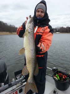 Gäddfiske från Silver Eagle båten! Fiskeguidning med fiskeguide Mikael Puhakka www.fishguide.se