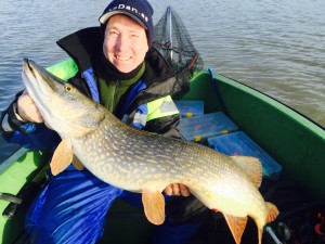 Vårens andra spinngädda, 9 kg! Fiskeguidning med fiskeguide Mikael Puhakka www.fishguide.se