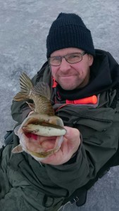 Ismete pimpelfiske med jigg fiskeguidning fiskeguide www.fishguide.se