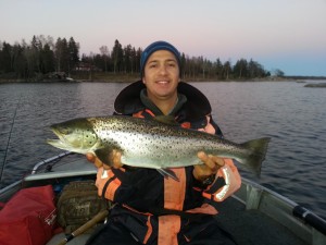 Dagens sista kast gav denna fina havsöringen! Vi landade 4 fiskar denna dagen! www.fishguide.se
