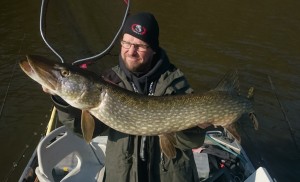 Gäddfiske från Quintrexbåten! Fiskeguidning med fiskeguide Mikael Puhakka www.fishguide.se